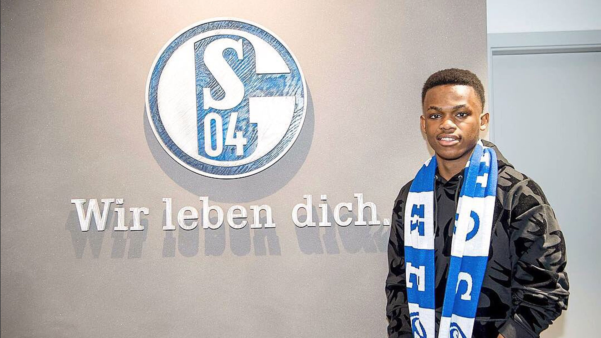 两队风格相 两队风格相